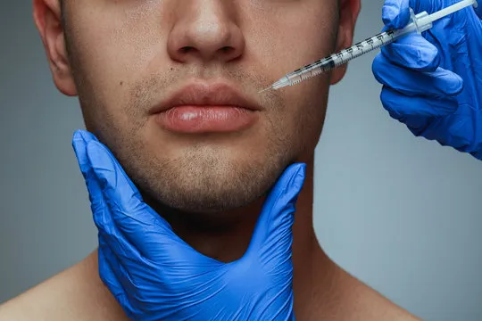 Preenchimento labial masculino